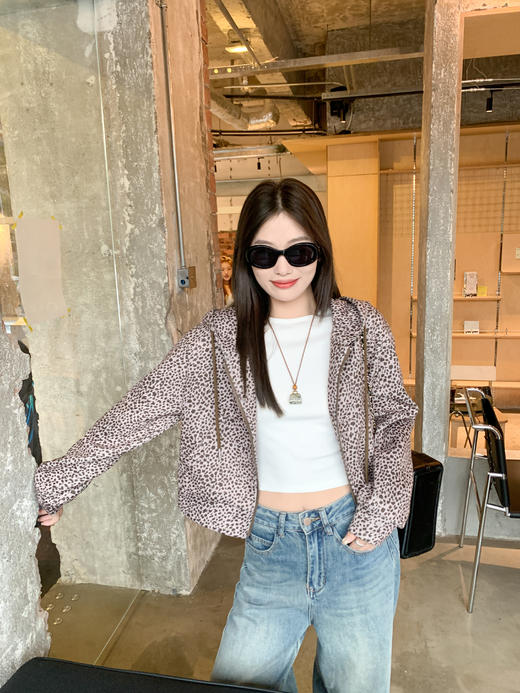 <曾小咸推荐>2.26现货秒杀 ！微信超特价！韩系短款修身长袖t恤 日常109.99 立减60 秒杀49.99！ 商品图4