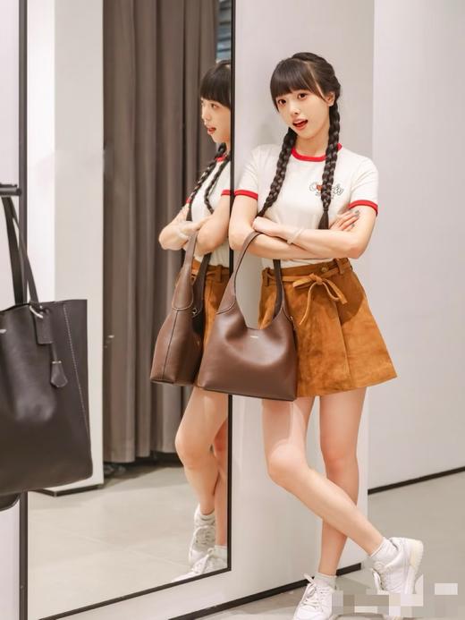 点此购买 蔻驰春夏季男女款短袖T恤合集 ye 340855 商品图6