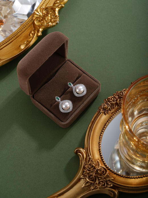 子佩集【璀璨柔情】银S925珍珠惜王妃耳钉【EM2936-XF】方块四方绿点2602 商品图2