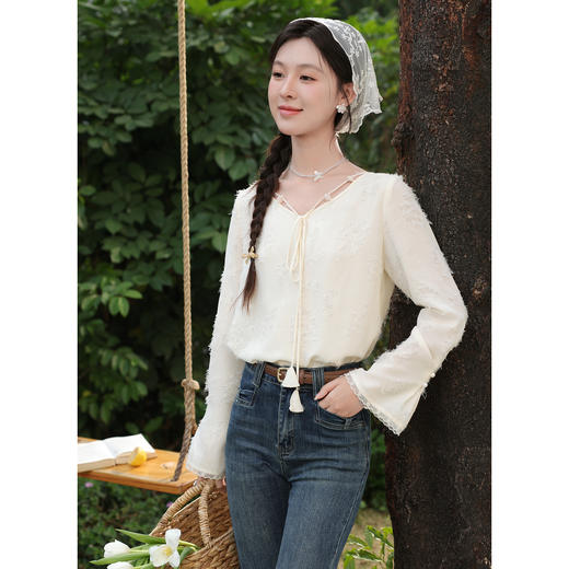 鹿向南「栖花叙风」法式气质V领杏色长袖衬衫女春新款巨好看上衣 商品图4