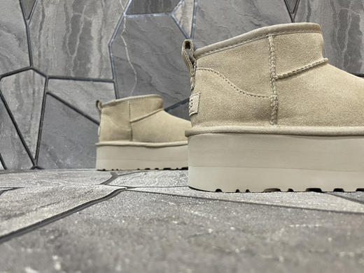 春季特惠💰350 UGG mini 三层底 5cm厚 经典的ultra mini鞋型 商品图6