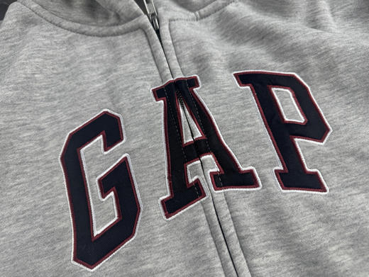 原单正品 GAP logo抓绒贴布绣连帽衫卫衣，男女同款，内里薄绒 胸前刺绣logo设计，经典百搭款！
黑 灰两色 尺码S - XL 版型宽松 商品图7
