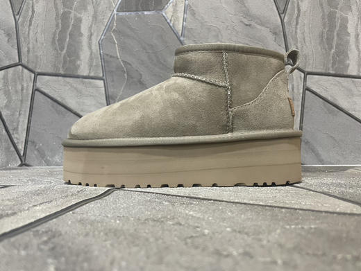 春季特惠💰350 UGG mini 三层底 5cm厚 经典的ultra mini鞋型 商品图0