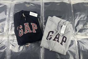 原单正品 GAP logo抓绒贴布绣连帽衫卫衣，男女同款，内里薄绒 胸前刺绣logo设计，经典百搭款！
黑 灰两色 尺码S - XL 版型宽松