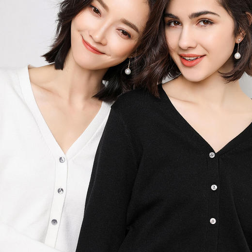 【✅️衣橱必备💰39.9】12色可选精致纽扣显瘦V领针织小衫!自留款这款真的巨好看~巨显瘦~巨百搭‼️ 商品图3