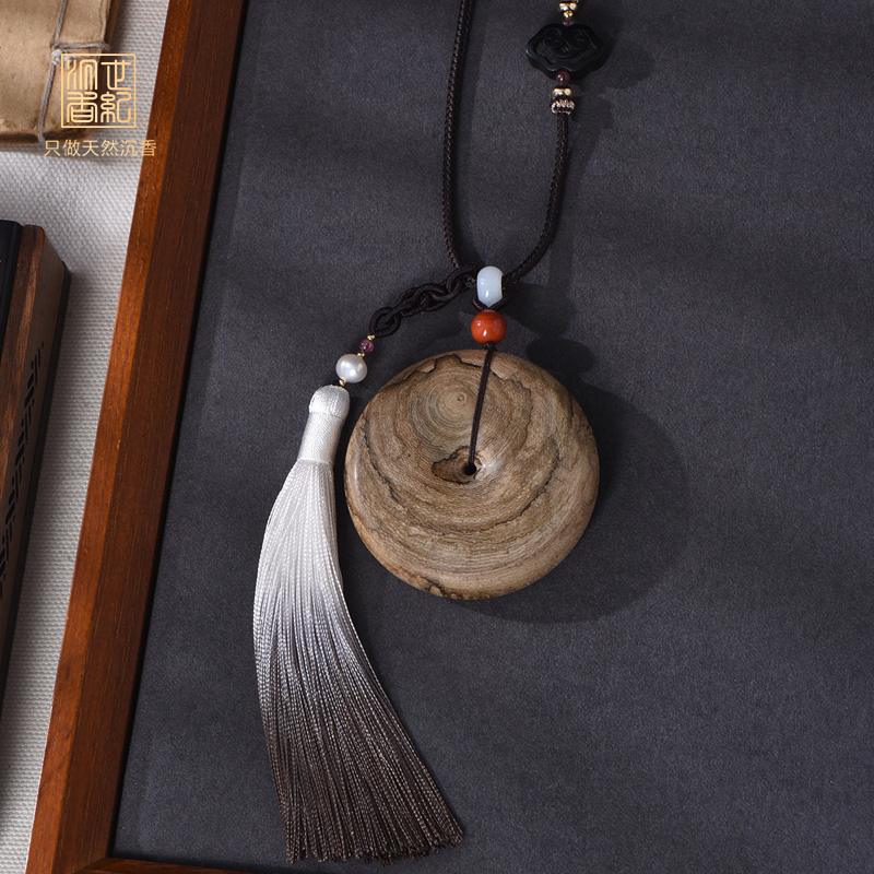 树芯老料 · 天然马泥涝沉香平安扣车挂 12克 SP9358