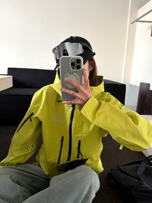 始祖鸟Aha系列SV7代  GORE-TEX Pro 刺绣硬壳冲锋衣（MG） 商品图2