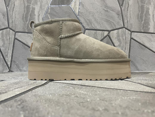 春季特惠💰350 UGG mini 三层底 5cm厚 经典的ultra mini鞋型 商品图1