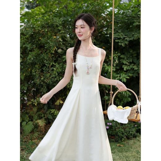 鹿向南「春日暮野」春季吊带连衣裙女法式海边度假丁达尔杏色长裙 商品图1