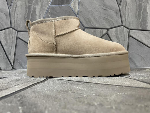 春季特惠💰350 UGG mini 三层底 5cm厚 经典的ultra mini鞋型 商品图1