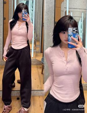 一店d  𝐥𝐮家爆款🔥𝐇𝐨𝐥𝐝 𝐭𝐢𝐠𝐡𝐭系列亨利衫又来安排啦❗️不买会后悔系列 常年霸占它家套头衫热销榜top1 只有穿过的姐妹才懂它家剪裁“无敌”的含金量