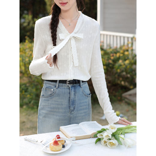 鹿向南「奶芙月光」法式温柔风米白色蕾丝长袖衬衫女春季气质上衣 商品图4