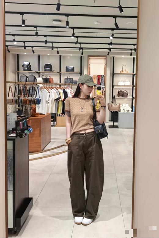 点此购买 蔻驰春夏季男女款短袖T恤合集 ye 340855 商品图5