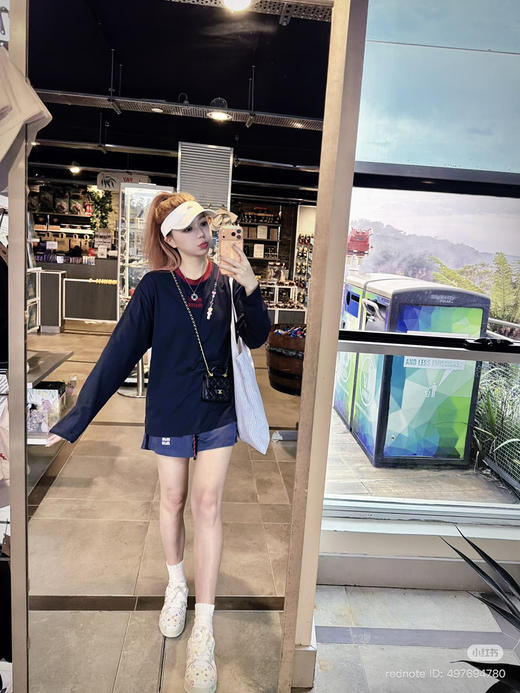 初十上新 渠道圆正 Miu手工绣徽标 宽松版 撞色长袖T恤 商品图9