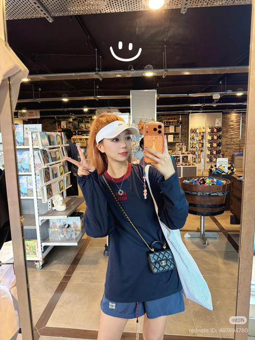 初十上新 渠道圆正 Miu手工绣徽标 宽松版 撞色长袖T恤 商品图7