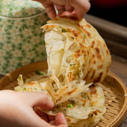 【好柒哒·手擀葱花饼 】人工擀面 千层百叠 薄如蝉翼 配料干净 外酥里韧 章丘大葱+山东小香葱 商品图4