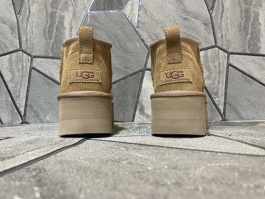 春季特惠💰350 UGG mini 三层底 5cm厚 经典的ultra mini鞋型 商品图4