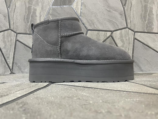 春季特惠💰350 UGG mini 三层底 5cm厚 经典的ultra mini鞋型 商品图1