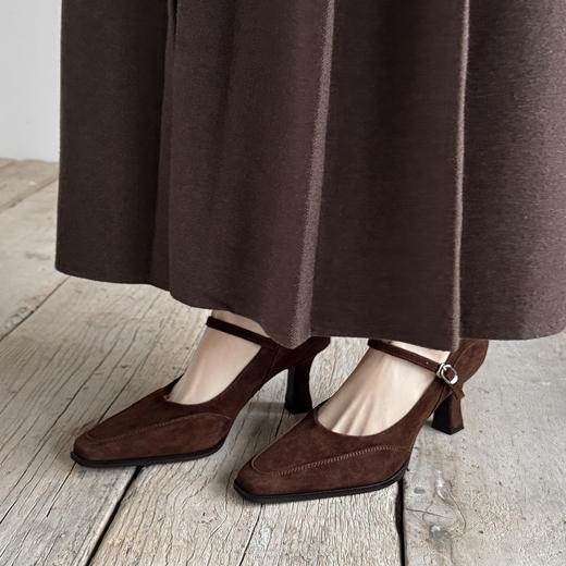 【预售7天】法式复古尖头单鞋，2026新款真皮细跟高跟鞋一字扣带玛丽珍鞋82882 商品图1