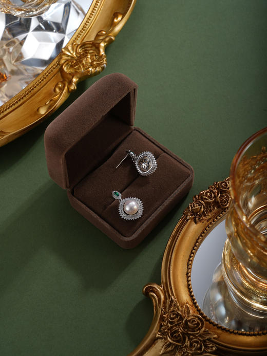 子佩集【璀璨柔情】银S925珍珠惜王妃耳钉【EM2936-XF】方块四方绿点2602 商品图4