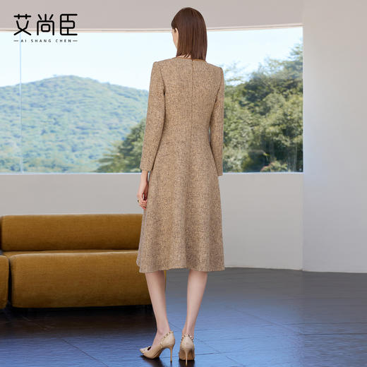 艾尚臣卡其色连衣裙女2026新款圆领长袖裙子小香风羊毛气质西装裙 商品图4