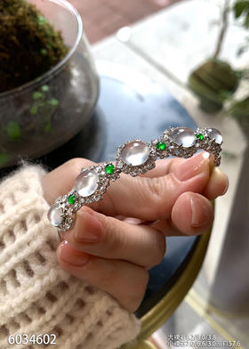 6034602，蛋面手镯。具体价格微信咨询