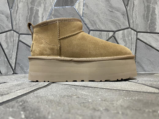 春季特惠💰350 UGG mini 三层底 5cm厚 经典的ultra mini鞋型 商品图1
