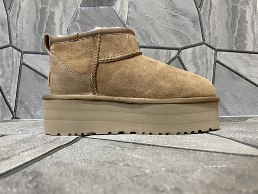 春季特惠💰350 UGG mini 三层底 5cm厚 经典的ultra mini鞋型 商品图1