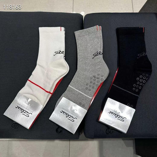 韩单男士titleist高尔夫球袜，新款运动休闲中短袜百搭袜子，带防滑颗粒  ，均码39-44
白色/花灰色/黑色。特价99两双包邮 商品图0