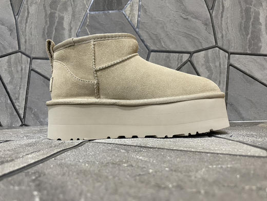 春季特惠💰350 UGG mini 三层底 5cm厚 经典的ultra mini鞋型 商品图1