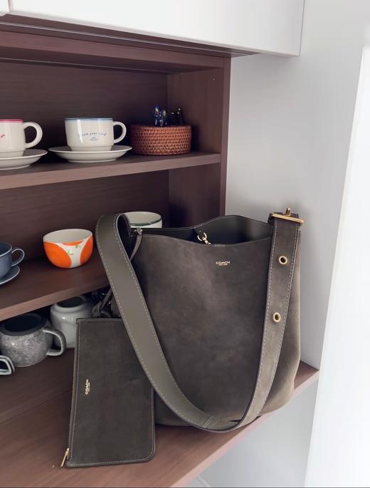 原价4500，现在只要￥1899直邮到手！Coach Bleecker 28 发财桶 水桶包 复古麂皮绿 商品图1