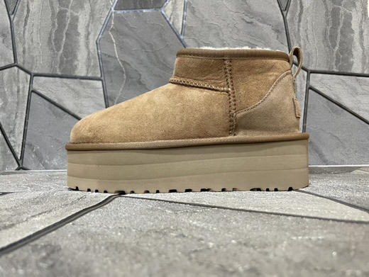春季特惠💰350 UGG mini 三层底 5cm厚 经典的ultra mini鞋型 商品图0