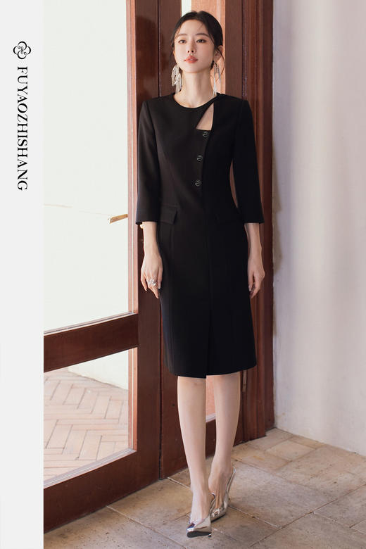 FUYAO扶摇直上 优雅国风连衣裙女新中式圆领裙子赫本风醋酸小黑裙 商品图5