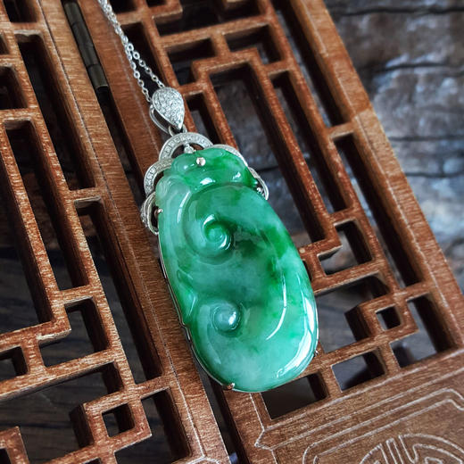 【天然正品】A货翡翠AU750白金镶钻镶天然细腻糯种飘绿花如意（万事如意）翡翠吊坠项链100226NJM12 商品图5