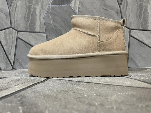 春季特惠💰350 UGG mini 三层底 5cm厚 经典的ultra mini鞋型 商品图0