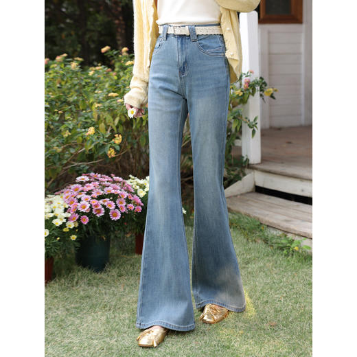 鹿向南「复古风姿」版型超好看的微喇牛仔裤女春季高腰浅蓝色长裤 商品图2