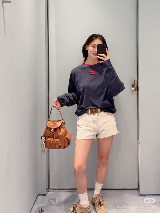 初十上新 渠道圆正 Miu手工绣徽标 宽松版 撞色长袖T恤 商品图2