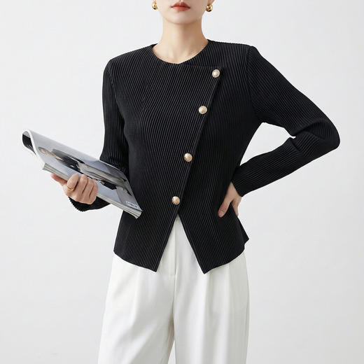 「自」全新升级【铂金会员220/天猫289/差价69】(21244)洛诗琳高级感不规则圆领上衣2026春季新款气质百搭褶皱T恤 商品图1