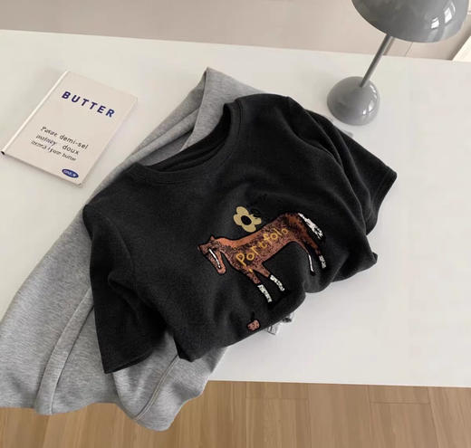 老米优品🎈3-5天《花朵小马🐎刺绣短袖澳绒tee 》重工刺绣，双面澳绒云朵般轻暖舒适~T260226B 商品图9