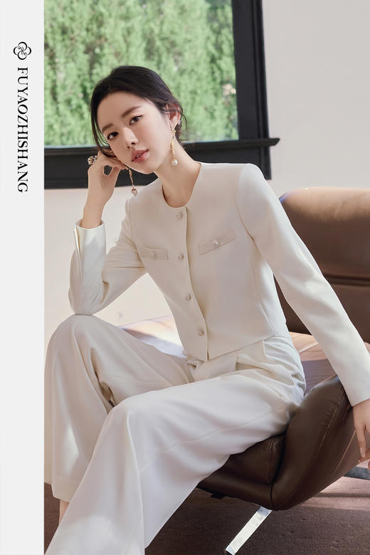FUYAO扶摇直上 轻熟优雅风白色盘扣时尚套装女职业装两件套短外套 商品图5
