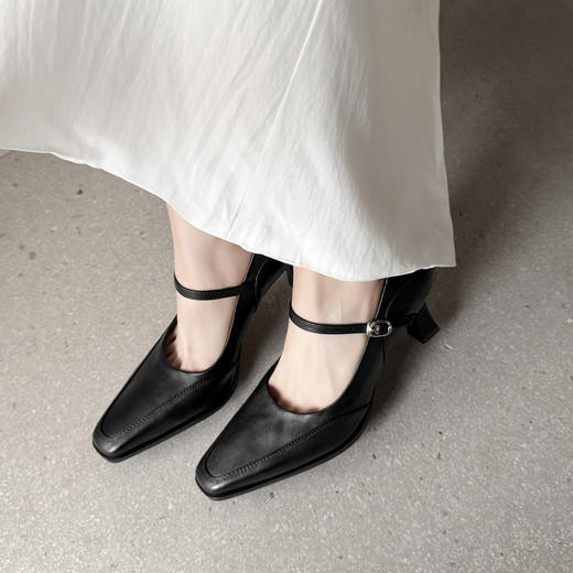 【预售7天】法式复古尖头单鞋，2026新款真皮细跟高跟鞋一字扣带玛丽珍鞋82882 商品图2