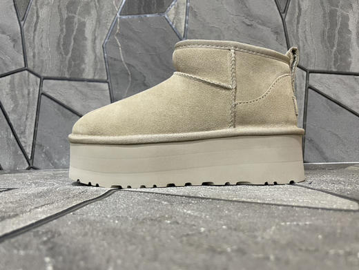 春季特惠💰350 UGG mini 三层底 5cm厚 经典的ultra mini鞋型 商品图0