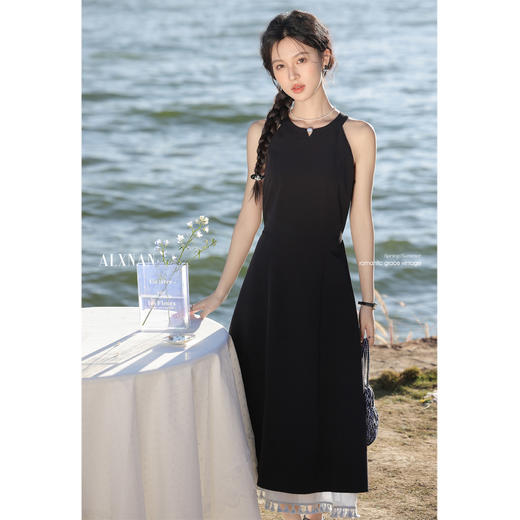 鹿向南「海岛花园」法式百搭气质黑色连衣裙女2026春季显瘦裙子 商品图0