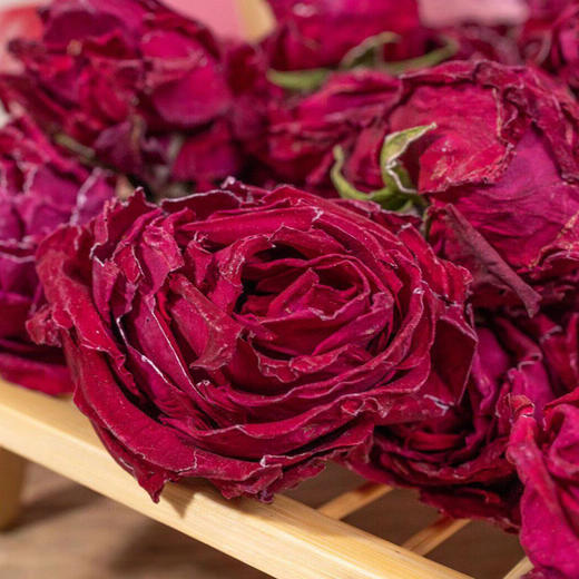 云南高原冻干墨红玫瑰抱抱桶精选大朵冻干锁鲜  自然花香汤色娇艳通透伴手礼送礼首选 商品图1