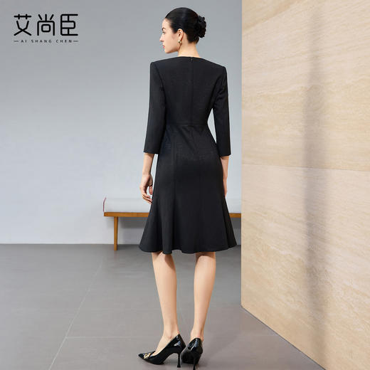 艾尚臣七分袖轻奢优雅风黑色V领连衣裙女长袖收腰显瘦气质裙 商品图4