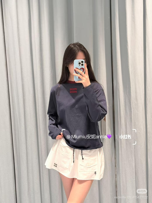 初十上新 渠道圆正 Miu手工绣徽标 宽松版 撞色长袖T恤 商品图6