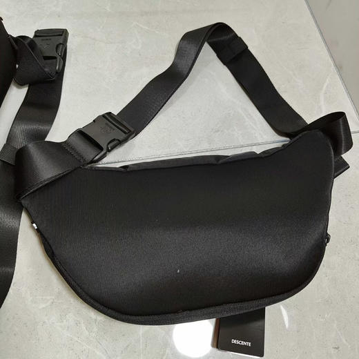 韩单迪桑特运动休闲腰包 腰包，可胸包 颜色 :黑色  
尺寸34*16*7 商品图2