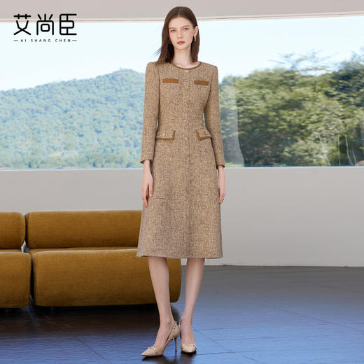 艾尚臣卡其色连衣裙女2026新款圆领长袖裙子小香风羊毛气质西装裙 商品图2