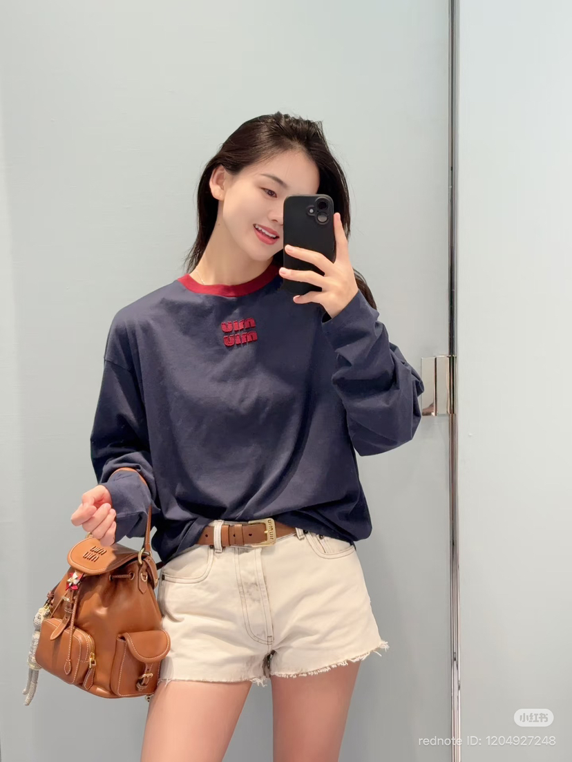 初十上新 渠道圆正 Miu手工绣徽标 宽松版 撞色长袖T恤