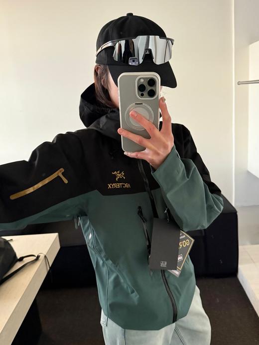 始祖鸟Aha系列SV7代  GORE-TEX Pro 刺绣硬壳冲锋衣（MG） 商品图10